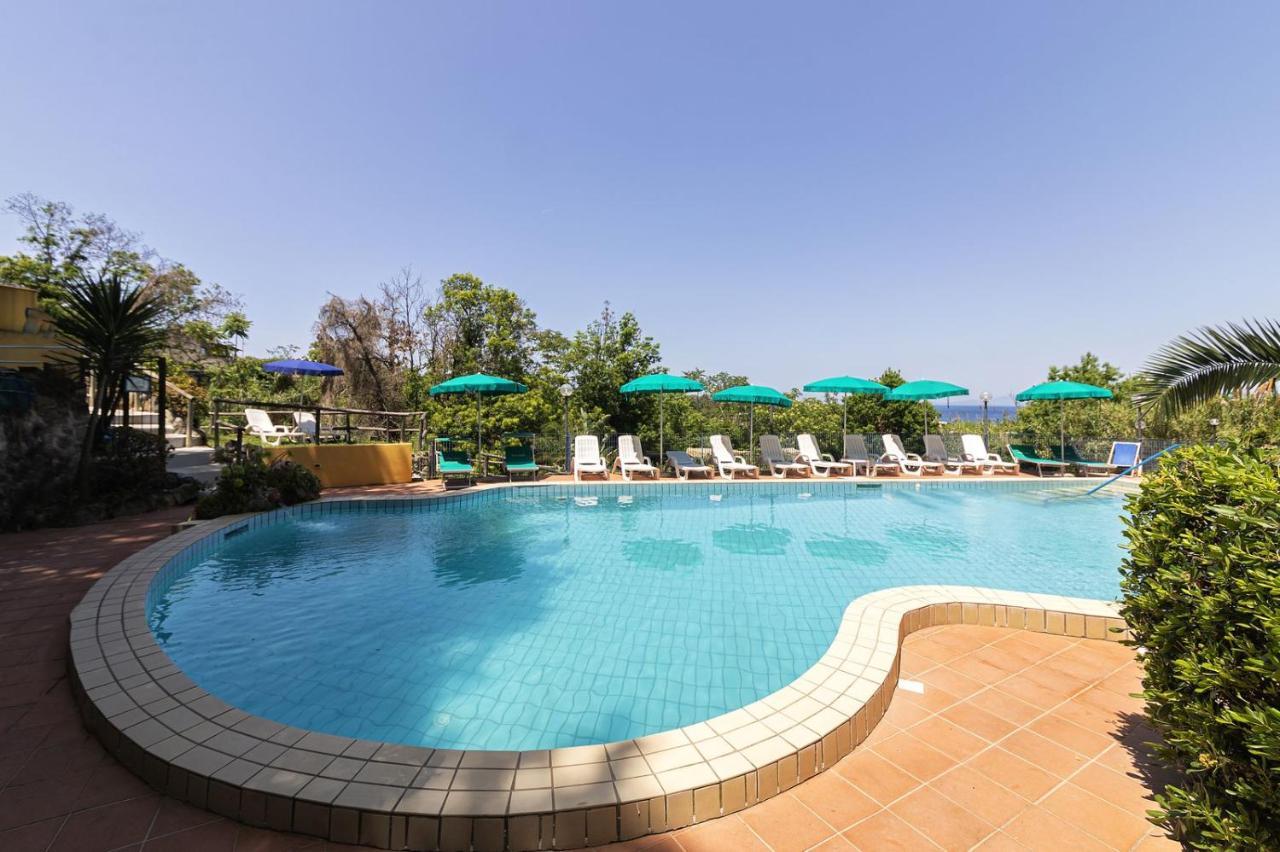 Bristol Hotel Lacco Ameno  المظهر الخارجي الصورة